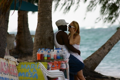 Turistkinja uživa u ljepotama ostrva